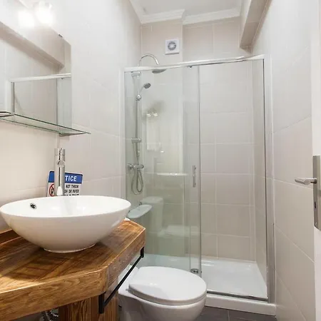 Guestready - Large Family With Private Terrace Near Alfama *